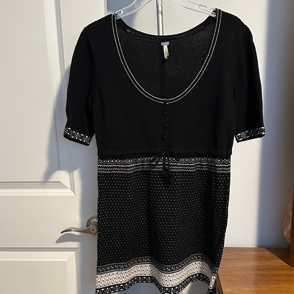 Kirra Black and White Patterned Sweater Sz M